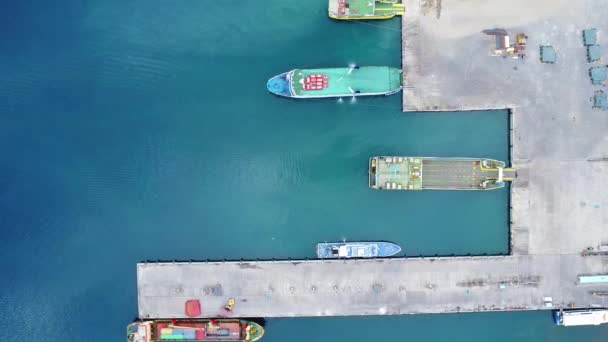 Vista Aérea Muelle Marino Con Barcos Amarrados Puerto Marítimo — Vídeo de stock