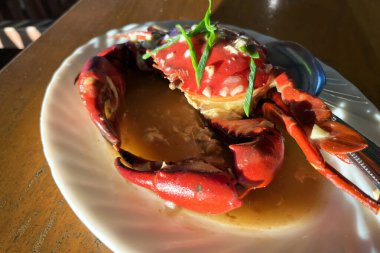 Baharatlı büyük haşlanmış yengeç.. 