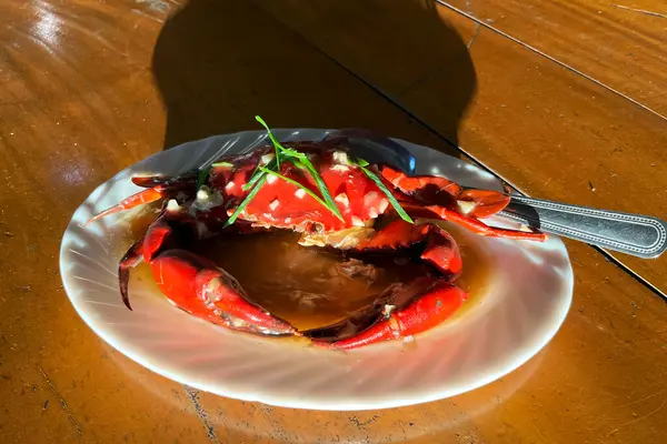 Baharatlı büyük haşlanmış yengeç.. 