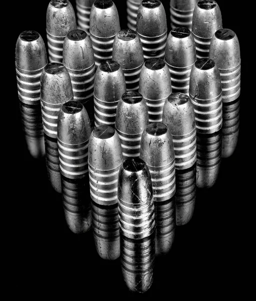 展示手工铸造的铅弹 — 图库照片