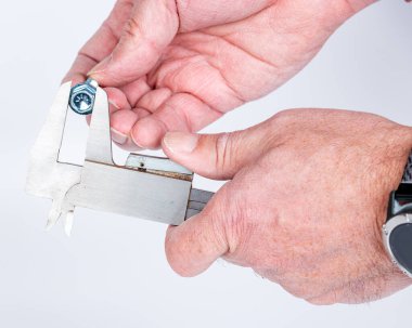 Precise measuring devised used to check the specs of a screw