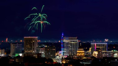 Boise Idaho silueti üzerinde Bağımsızlık Günü kutlamaları