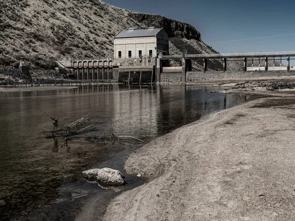 Boise Idaho 'daki barajın arkasında düşük kış suyu var.