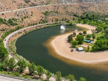 Idaho 'daki Luck Peak Barajı' nın altına park et.
