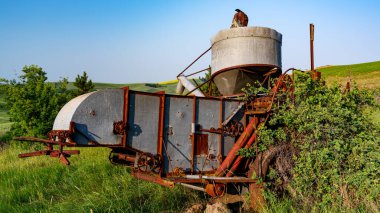 Zamanla unutulur terk edilmiş paslı bir birleşim