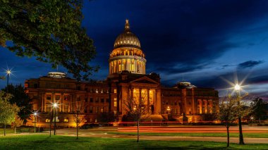 Başkent binasındaki gece lambaları Boise Idaho