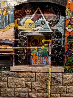 Boise Idaho şehir merkezinde bir ara sokakta grafiti sanatı