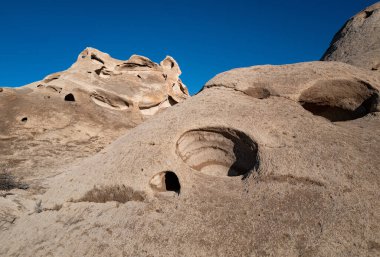 Erozyon delikli Oolite denilen kaya.