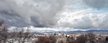 Kışın Boise Panoramik 'in dramatik bulutları