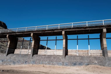 Boise Nehri Barajı alçak sularda Gökyüzüne bakıyor