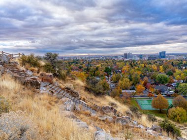 Sonbaharda Camel Back Park 'tan Boise silueti.