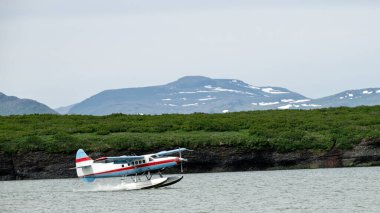 Alaska 'daki deniz uçağı kalkışa hazırlanıyor.