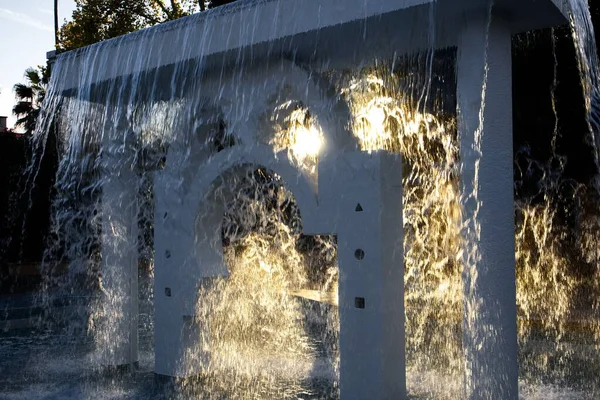 Fonte Impressionante Com Água Cascata Jardim Cidade Murcia — Fotografia de Stock