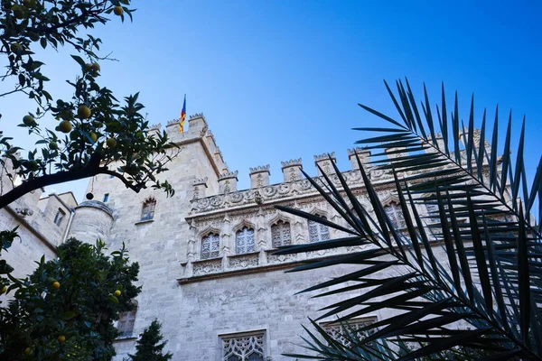 Valencia 'daki Lonja de la Seda' nın dış cephesi.