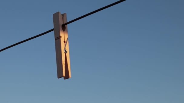 Solitary Clothespin Hanging Cable Rooftop — Stock video