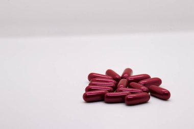 Sentetik maddeler içeren kapsüllerin yakın plan görüntüsü