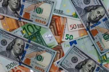 Amerikan dolarlarının geçmişi para ve euro banknotları.