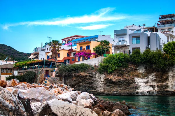 希腊克里特岛海岸多彩的房屋 — 图库照片