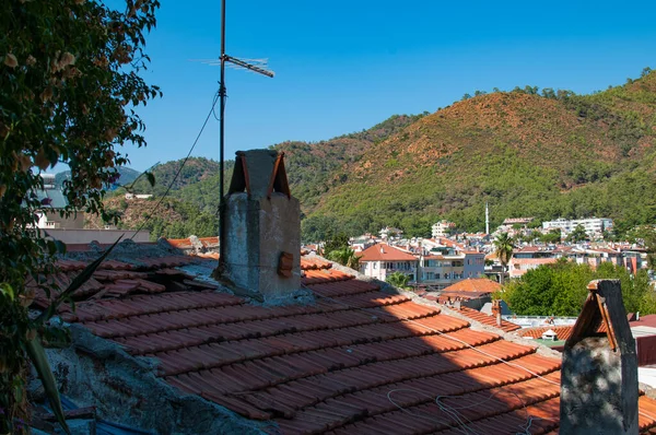 Tepenin tepesinden Marmaris 'in manzarası.