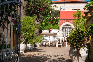 Eski şehir Rethymno 'da bir sokak.
