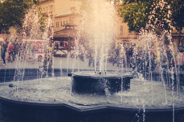 Lviv 'in merkezindeki çeşme..