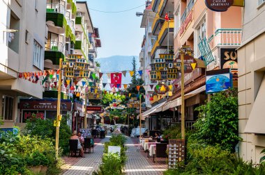  Alanya 'nın merkezindeki caddede.