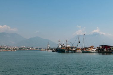Türkiye 'nin Alanya limanına demirlemiş deniz gemileri