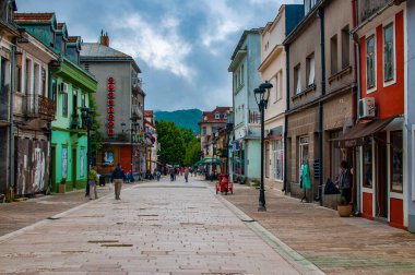 Karadağ 'da Çetince Caddesi