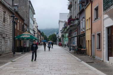 Karadağ 'da Çetince Caddesi