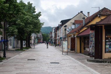 Karadağ 'da Çetince Caddesi