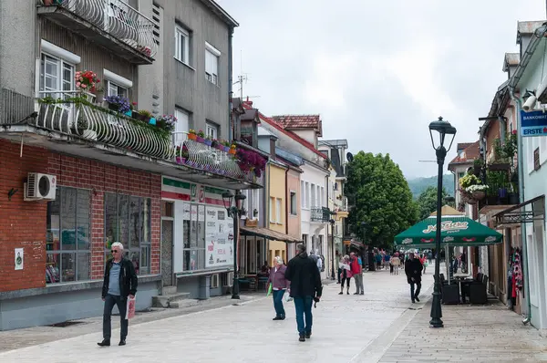 Karadağ 'da Çetince Caddesi