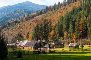 Sonbaharda Karpatların Köyü 
