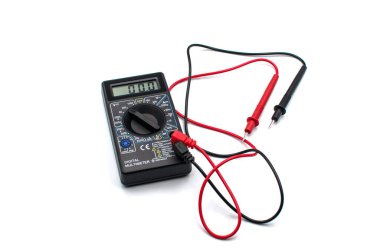Dijital multimetre. Elektrik akımını ölçmek için çok fonksiyonlu aygıt.