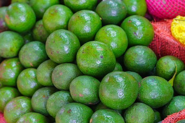 Fresh Ripe Green Organic Avocados New Harvest Farmers Market — Stock Photo, Image