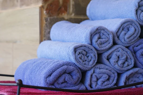 Stack Roll Bath Blue Towels Table Swimming Pool — Stock Photo, Image