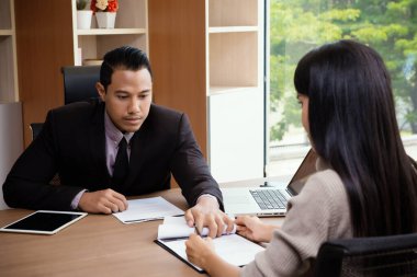 koçluk ve Sekreter ofiste iş eğitim öğretim işadamı patron lideri. İş ve eğitim kavramı