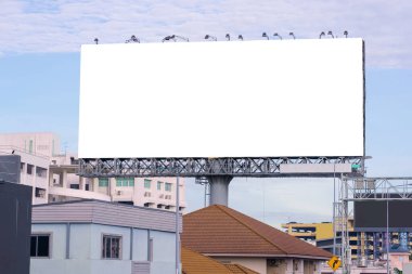 Billboard veya reklam afiş reklam kavramı arka plan için bina