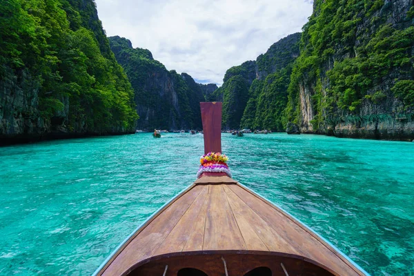 Traveling Long Tail Boat Fantastic Emerald Lagoon Sea Koh Phi — Stock fotografie