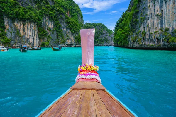 Traveling Long Tail Boat Fantastic Emerald Lagoon Sea Koh Phi — Stockfoto