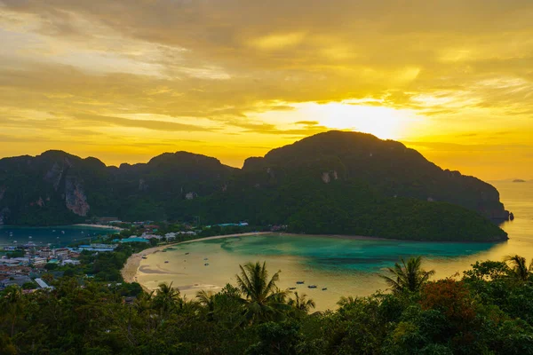 Gün Batımında Phi Phi Adası Nın Manzarası Krabi Eyaleti Tayland — Stok fotoğraf