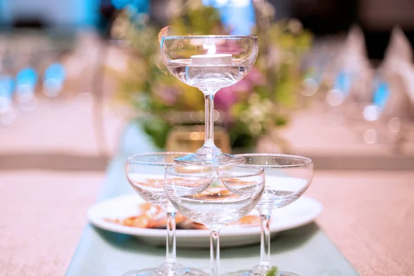 Eleganza Bicchieri Sul Tavolo Allestito Sala Pranzo — Foto Stock