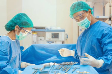 Tıbbi doktor doktor veya cerrahi ekip aydınlatma Hastanesi ile operasyon odasında