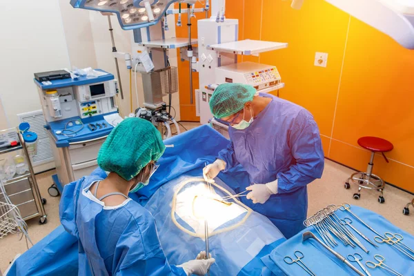 Tıbbi Doktor Doktor Veya Cerrahi Ekip Aydınlatma Hastanesi Ile Operasyon — Stok fotoğraf