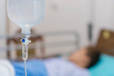 Normal salin çözeltisi ya da hastanede yatan hastalar için serumla sodyum klorür ve cerrahi intravenöz sistem..