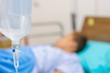 Normal salin çözeltisi ya da hastanede yatan hastalar için serumla sodyum klorür ve cerrahi intravenöz sistem.