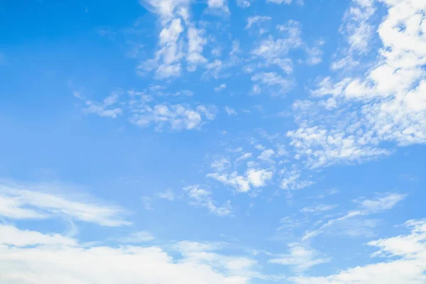 Witte Wolken Bewolkt Blauwe Lucht Abstracte Natuur Achtergrond — Stockfoto