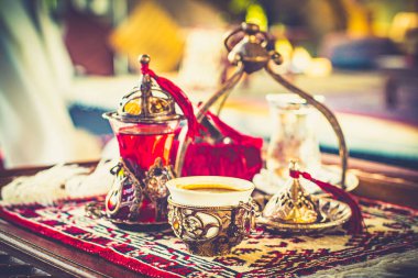 Türk çayı ve dekoratif eşya, şeker, tatlılar