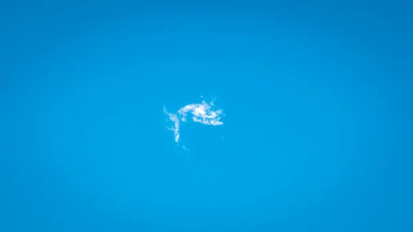 Pequenas Nuvens Fluffy Único Céu Azul Nuvem Branca Azul — Fotografia de Stock