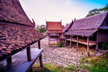 Asya iklim felaketleri. Kuraklıktan sonra geleneksel Tayland Köyü.