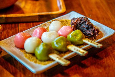 Japonya 'da Hanami Dango Lokumu Geleneksel Kiraz Çiçeği Mevsimi Tatlısı